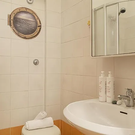 Seaview Studio In The Center Of Apartment